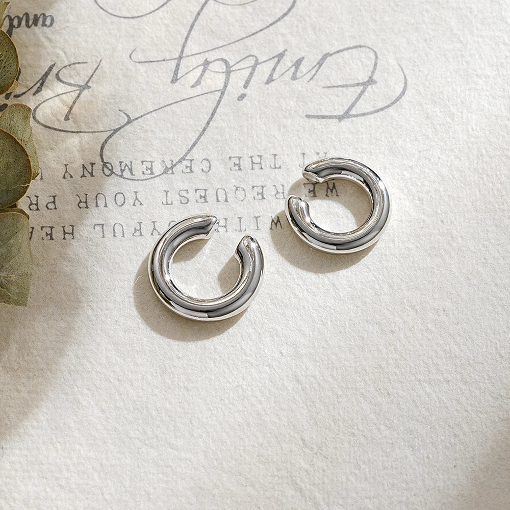 Nuovo alla moda unico falso metallo perforato Clip dell'orecchio asimmetrico circolare cartilagine donne gioielli di moda regalo polsino dell'orecchio ragazza