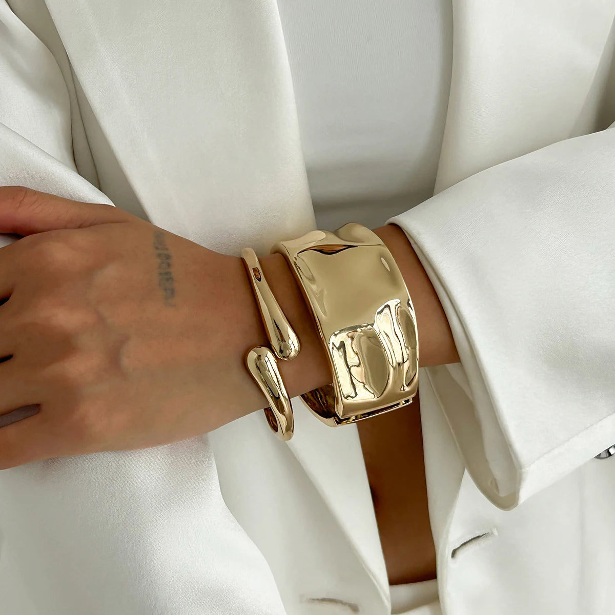 Ingemark 4 Stili Esagerati Punk Geometrici Grandi Braccialetti Aperti a Molla da Donna Chunky Heavy Metal Bracciale da Uomo Gioielli Regalo