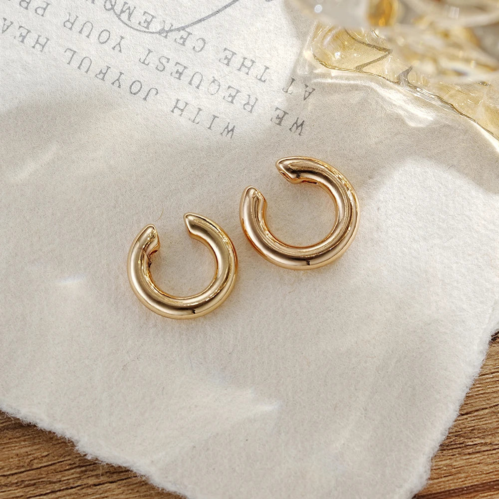 Nuovo alla moda unico falso metallo perforato Clip dell'orecchio asimmetrico circolare cartilagine donne gioielli di moda regalo polsino dell'orecchio ragazza