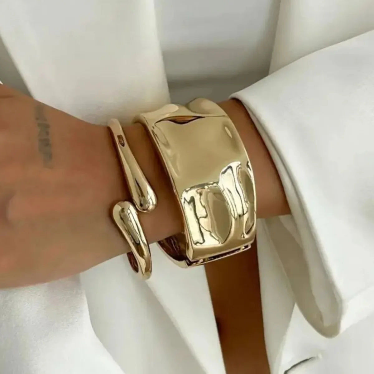 Ingemark 4 Stili Esagerati Punk Geometrici Grandi Braccialetti Aperti a Molla da Donna Chunky Heavy Metal Bracciale da Uomo Gioielli Regalo