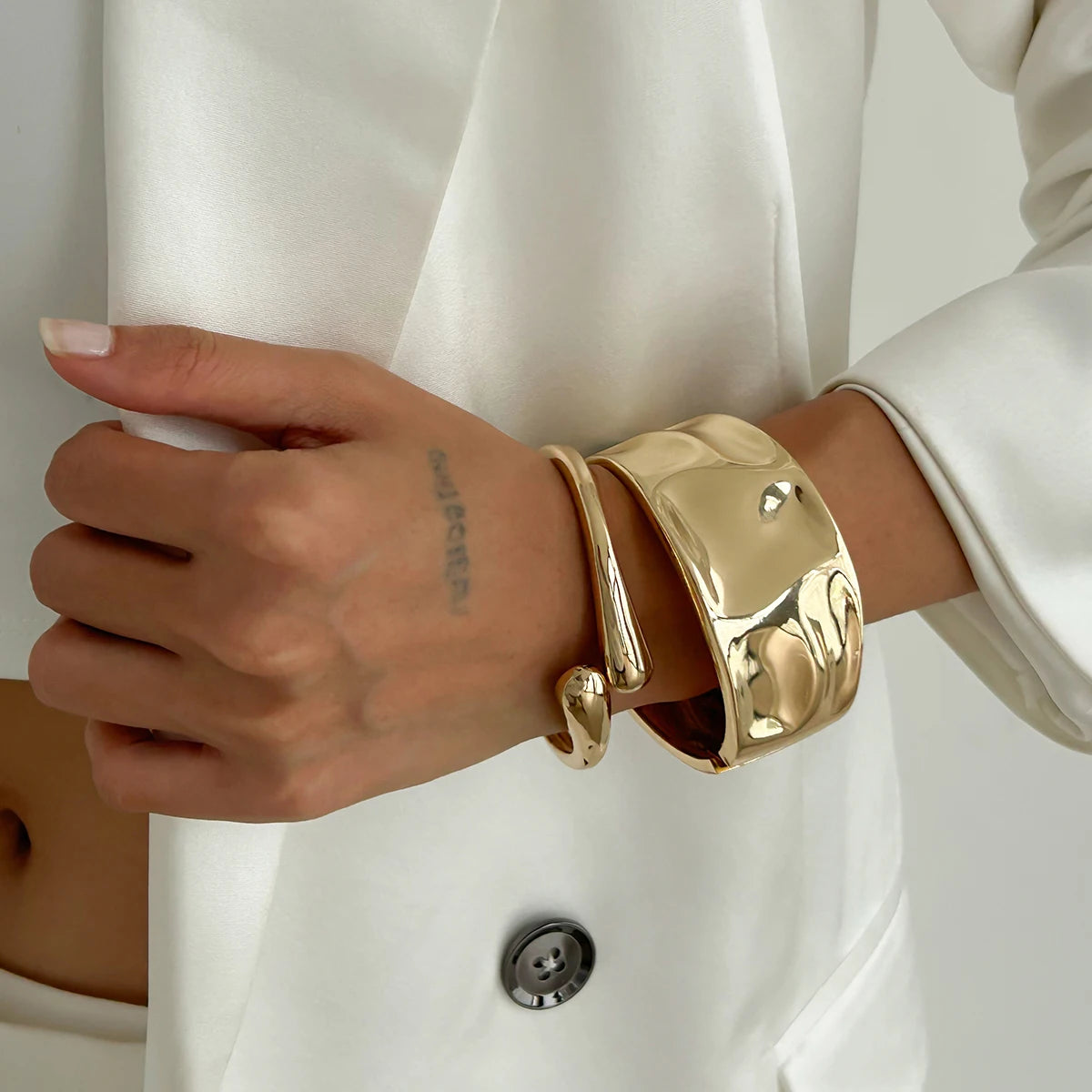 Ingemark 4 Stili Esagerati Punk Geometrici Grandi Braccialetti Aperti a Molla da Donna Chunky Heavy Metal Bracciale da Uomo Gioielli Regalo